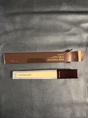 Hourglass Vanish Airbrush Concealer — Oat